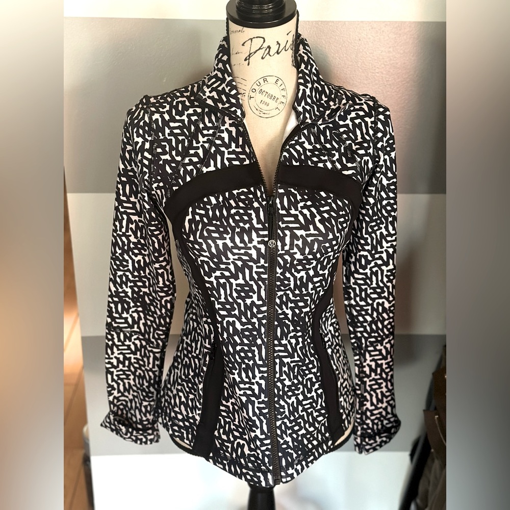 Lululemon Define Jacket White & Black Women’s Sz 8